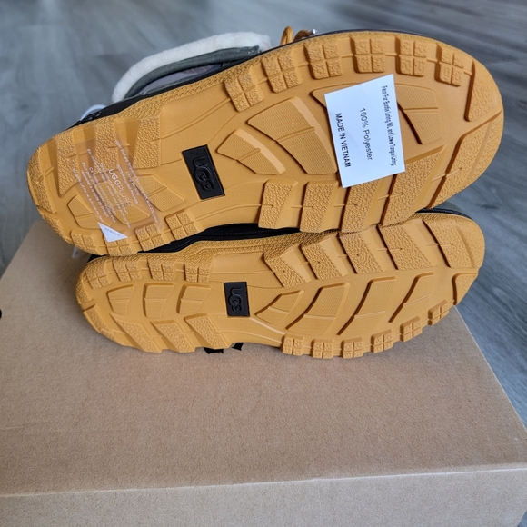 UGG Butte II Camo Snow Leather Boot - Picture 10 of 10